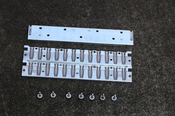 Linia produkcyjna szminki z podwójnym kolorem z 12 otworami
