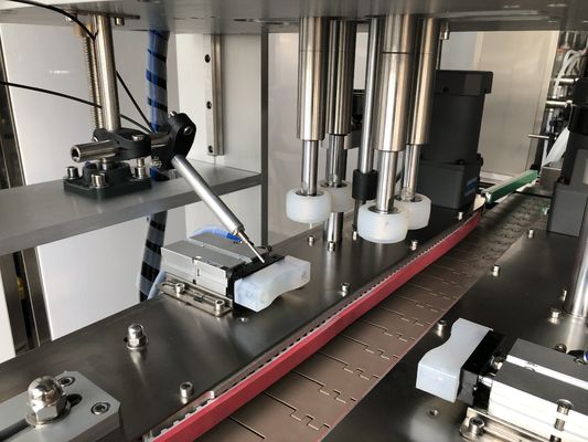 Wiele rodzajów butelek Servo maszyna do zamykania butelki Automatyczny zakręt butelki 20-50 sztuk / min