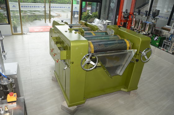 S150 Materiał do zielonej szminki Trójwalcowa linia produkcyjna milera do szminki typ silnika AC