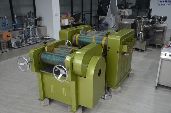 S150 Materiał do zielonej szminki Trójwalcowa linia produkcyjna milera do szminki typ silnika AC