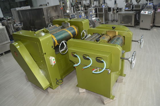 S150 Materiał do zielonej szminki Trójwalcowa linia produkcyjna milera do szminki typ silnika AC