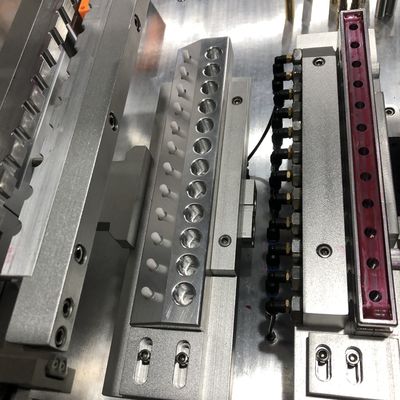 Automatyczna 12 otworów balsam do ust Aluminiowa maszyna do demoldowania pleśni